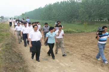 江蘇省副省長黃莉新視察超大基地